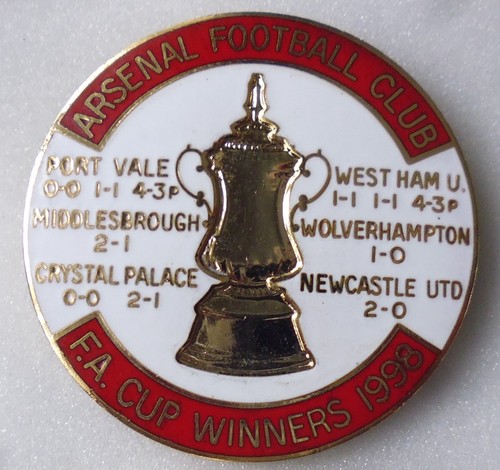 Arsenal football enamel - football, pin